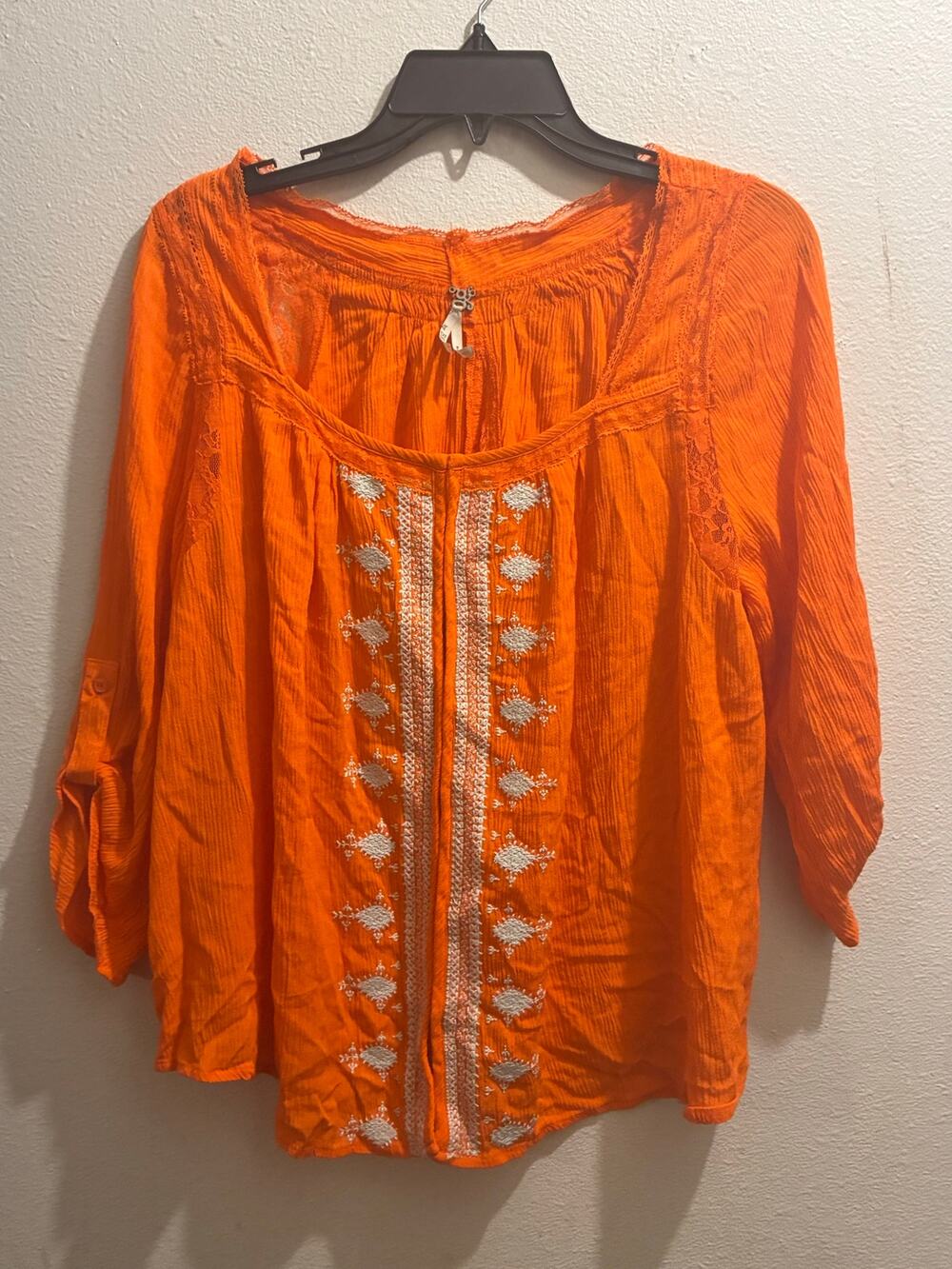 BKE Buckle Boutique Orange Embroidered Boho Peasant Blouse Top Large